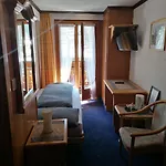 Petit Helvetia Budget Hotel