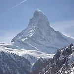 Petit Helvetia Budget