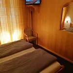 Petit Helvetia Budget Hotel Zermatt