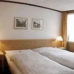 Petit Helvetia Budget Hotel Zermatt