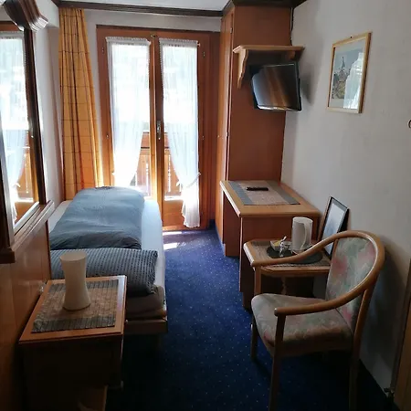 Petit Helvetia Budget